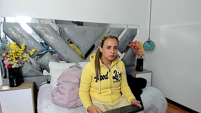 Watch Samanta_Vanegas live on EroticFlix - High definition streams