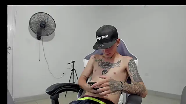 StraightBoy_Nick webcam