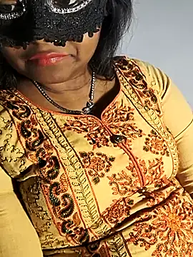 DIRTYSECRET_QUEEN_07