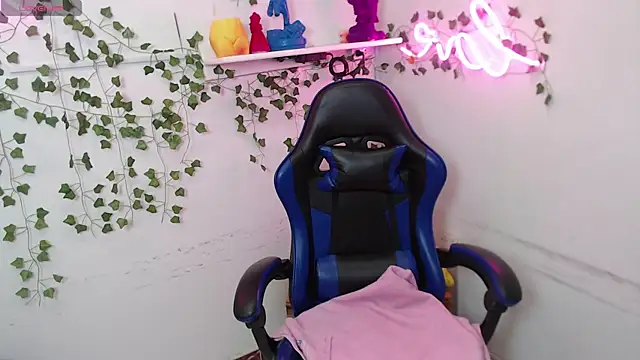 mia_bloom2 webcam