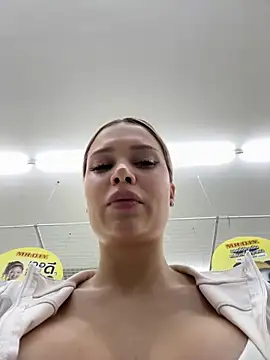 Girl-Mia Live Webcam on Stripchat