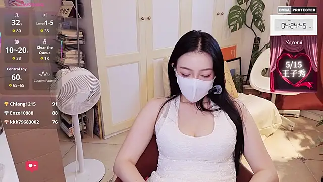 Nayomi_34f