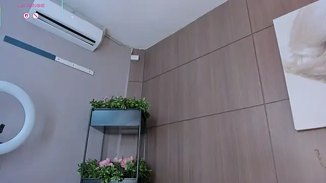AriaFoster webcam