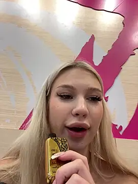 Kiss_Auroraa webcam