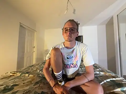 BlondieVelvet webcam
