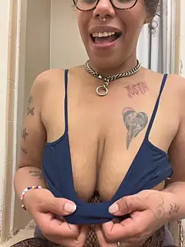 Desirae_Luciano