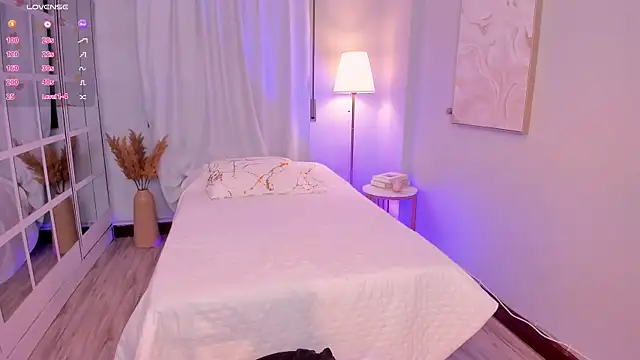 LeahJones_ webcam