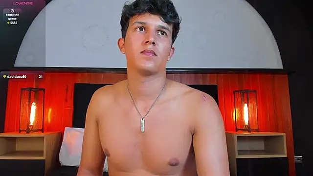 Leo_Savage_ webcam