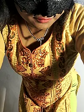 DIRTYSECRET_QUEEN_07