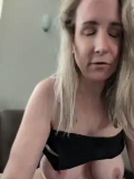 NaomiAndFriends webcam