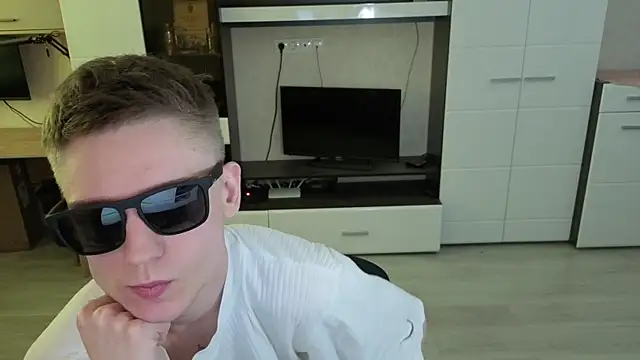 angryzan webcam