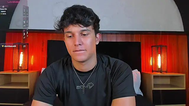 Leo_Savage_ webcam