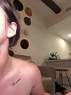 aus_queen webcam