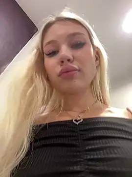 Kiss_Auroraa online webcam