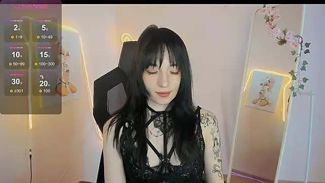 aliceeinwonderlanddd - AliceeinWonderlanddd's free webcam