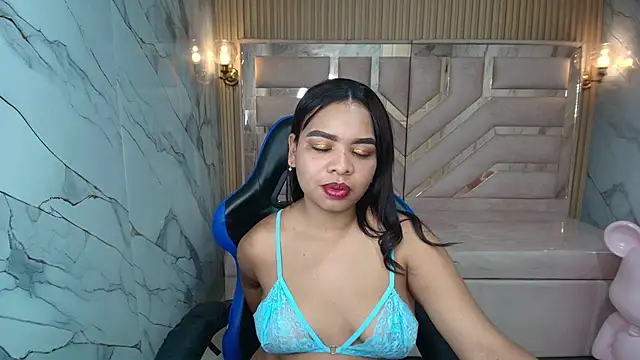 Watch ISAA_R_ live on EroticFlix - High definition streams