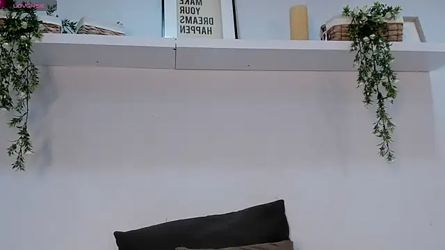 nicolle_evanss_ - Nicolle_Evanss_'s free webcam - UK Sex Cams