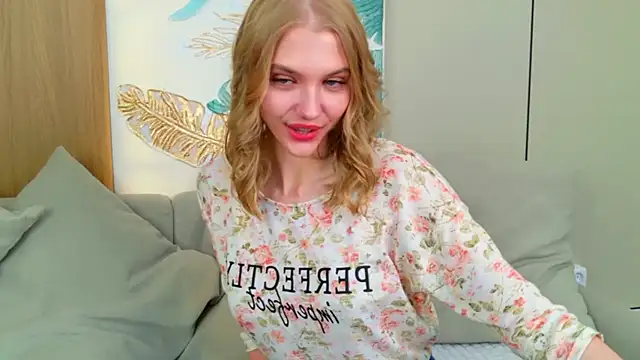 4example_Chloe webcam
