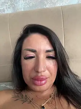 RuslanaXX Live Webcam on Stripchat