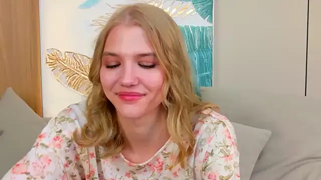 4example_Chloe webcam
