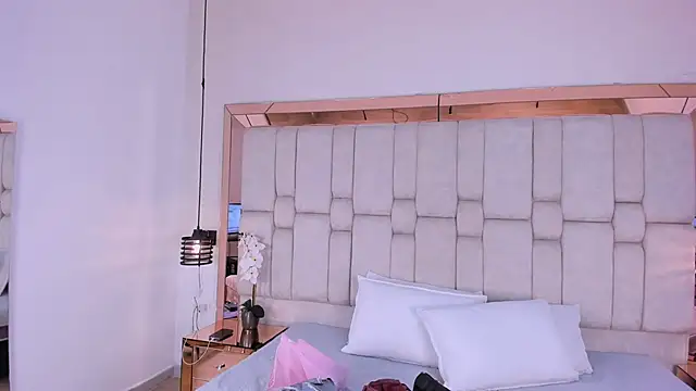 REINA_ADAHARA webcam