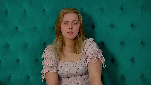 ellabells - EllaBells's free webcam