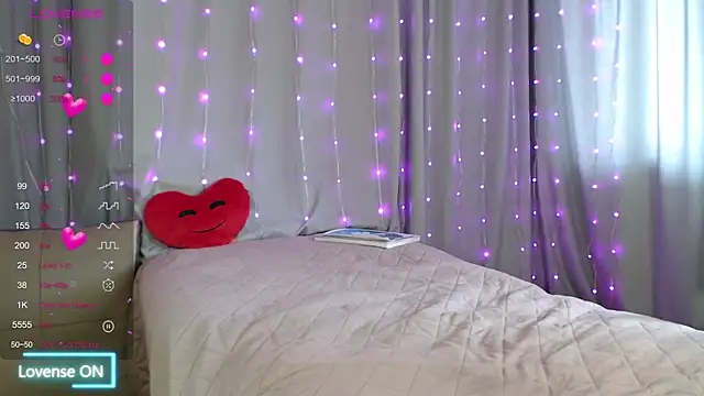 DaddysSluttyGirl2001 webcam