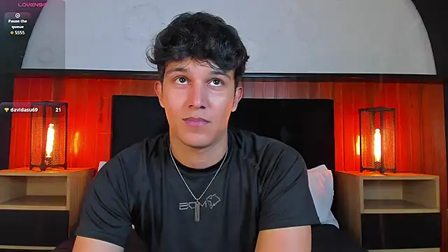 Leo_Savage_ webcam