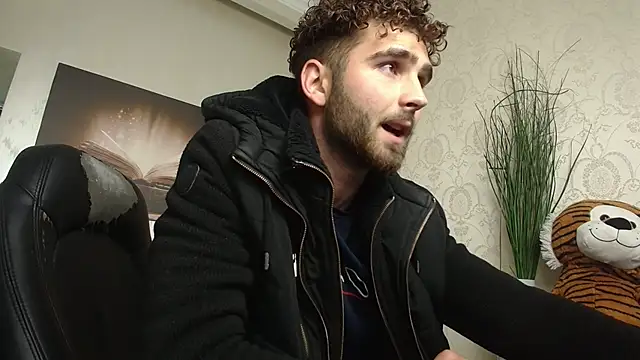 KyloEast's live cam