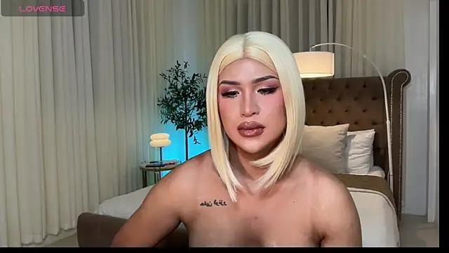 your_majesty_tyra - Your_Majesty_Tyra's free webcam