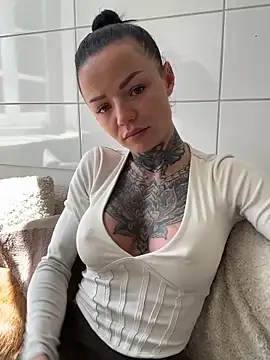 SkinnyLilly webcam