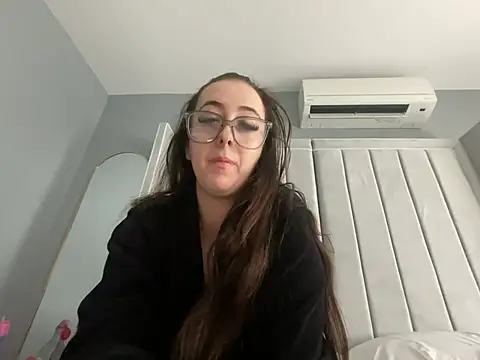 BrunetteBarbieXx_ webcam