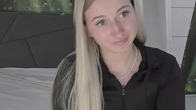 HollyTailors webcam