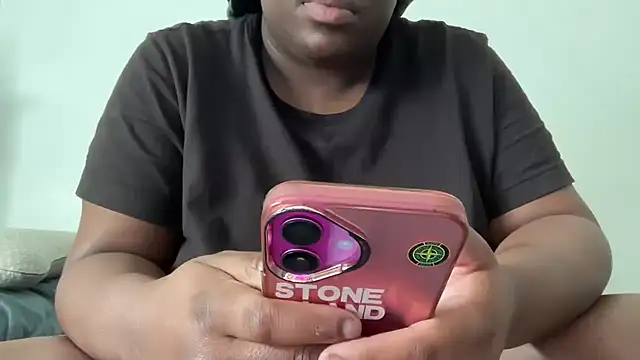 nanaisbackk webcam