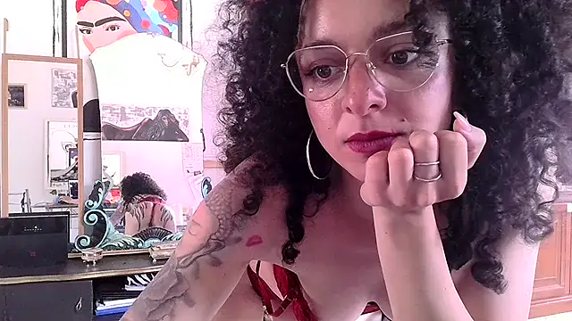 Emily_Posh from StripChat is Freechat