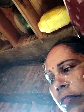 Pooja750 webcam