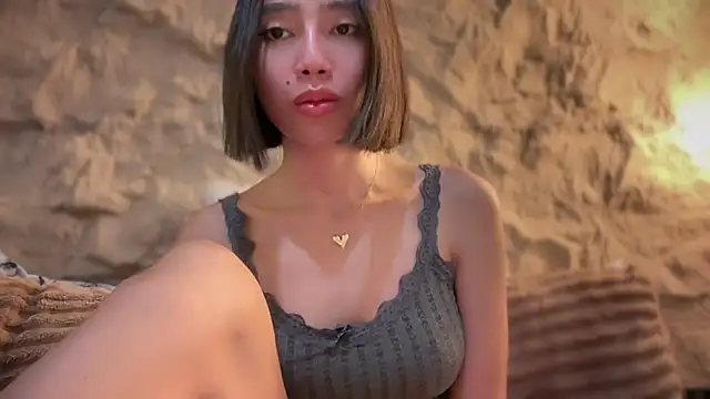 Model: GenesisCastillano