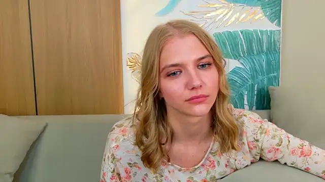 4example_Chloe webcam