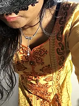 DIRTYSECRET_QUEEN_07