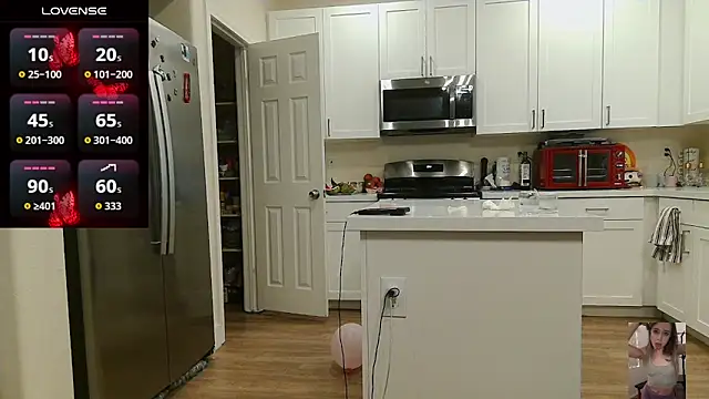 Blondiewithanass webcam