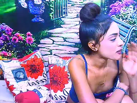 IndianPretty14u2Luv webcam