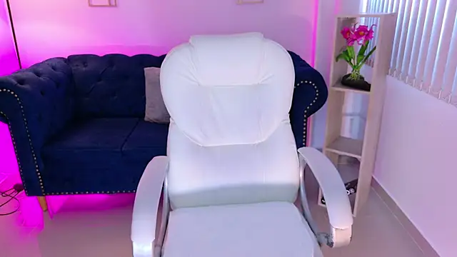 Layla_Breezee webcam