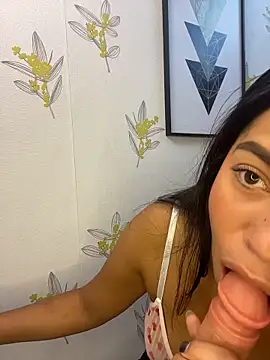 Laia_white