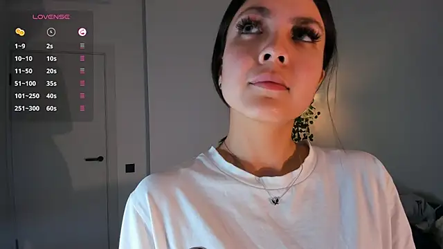ElviraGounder webcam