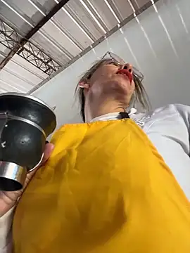 gatitacarlita (F milf) - In bakery 🫣 show tits