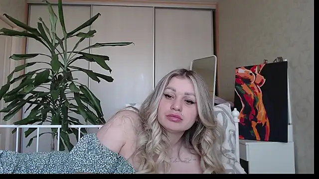 ShyEvaa webcam