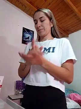 Iris_love18 webcam