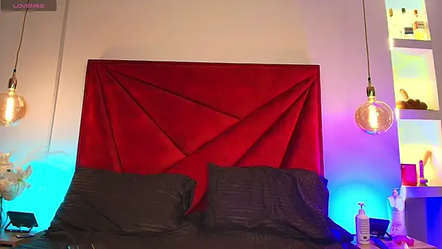 NahomiRoss webcam