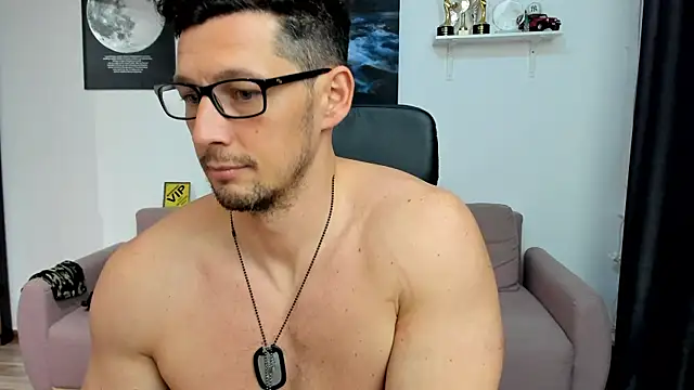 brutusk08 (Ask my age) - Cumshot in public chat