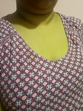 ravina_patil1 (Ask my age) - Kissing your lips